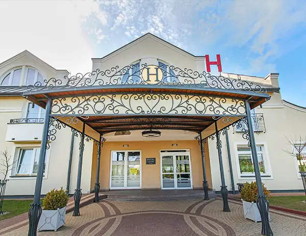 Esterno dell'Hotel Lotos